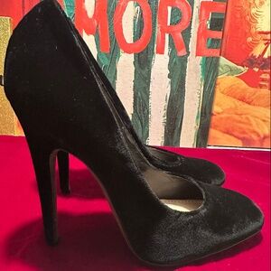 Black Velvet high heels (Giambattista Valli)